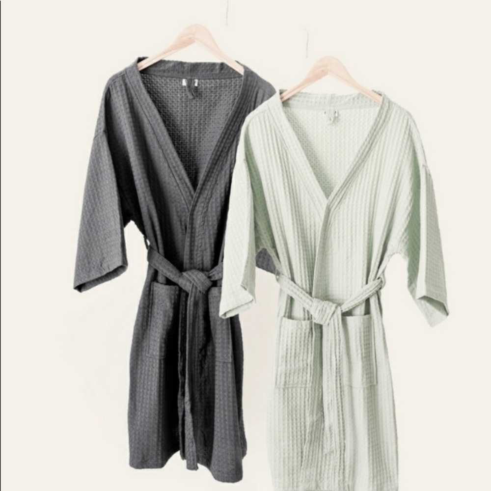 Brand New Bathen, Charcoal Gray Waffle Robe